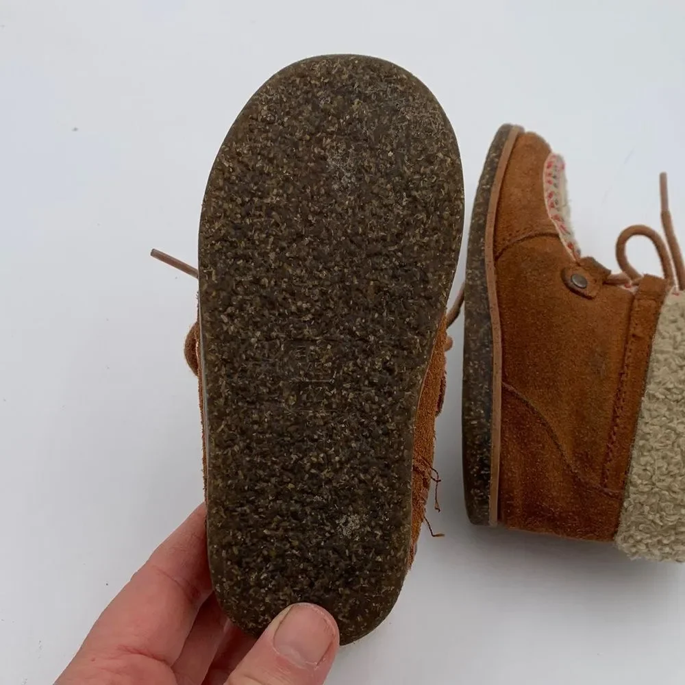 Zara Baby Tan and Cream Kids Boots fuzzy moccasin style boots size 22